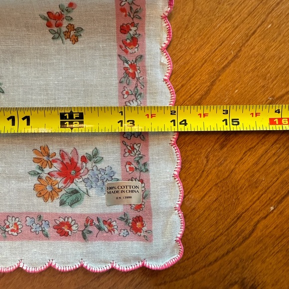 Floral Patterned Napkin Set - Multicolor. 8 total, 1 set among the 8. Brand New. - Picture 4 of 12